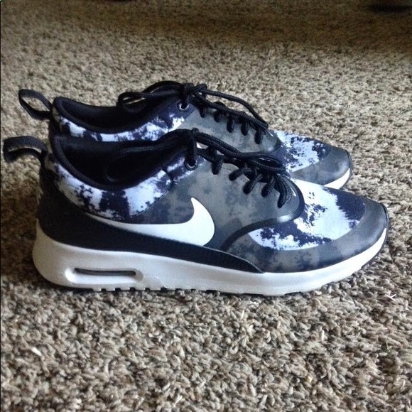 Nike Air Max Tennis Shoes - Picture 1 of 2